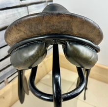 Load image into Gallery viewer, 18” Medium Stubben Scandica VSD Saddle - Black
