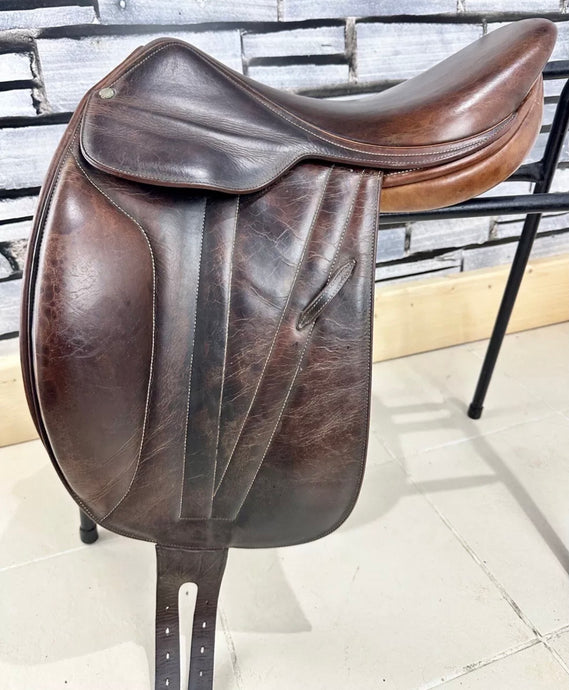 17” MW Butet Monoflap Close Contact Dressage Saddle