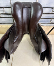 Load image into Gallery viewer, 17 1/2” Medium Albion K2 Jump Saddle - Brown