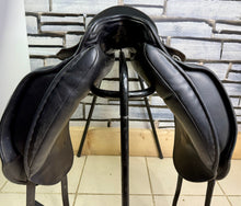 Load image into Gallery viewer, 17 1/2” MN Albion Ultima Dressage Saddle - Black