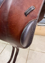 Load image into Gallery viewer, 17” XW Voltaire Lexington Monoflap Jump Saddle - Brown