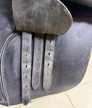 Load image into Gallery viewer, 17 1/2” Medium/Changeable Gullet Bates Caprilli GP Saddle - Black