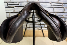 Load image into Gallery viewer, 17” MW Jeffries Falcon One GP/Jump/Event Saddle - Brown - Square Cantle