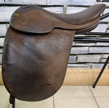 Load image into Gallery viewer, 16” MW-Wide Fylde Hayden Show/Working Hunter Saddle -Brown- Suede Top