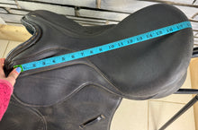 Load image into Gallery viewer, 18” Wide Thorowgood Griffin Standard GP Saddle - Black