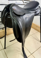 Load image into Gallery viewer, 17 1/2” Wide-XW/Changeable Gullet Kent &amp; Masters Dressage Saddle - Black