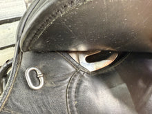 Load image into Gallery viewer, 16 1/2” Medium Eclipse Leather &amp; Synthetic GP Saddle - Black