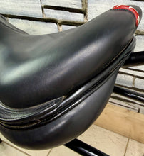 Load image into Gallery viewer, 17” +4 (XW) Equipe Monoflap Jump Saddle - Black -2018- Immaculate-Patent Trim