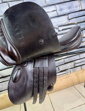 Load image into Gallery viewer, 17” Medium Morris &amp; Nolan Close Contact Jumping Saddle - Brown
