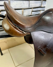 Load image into Gallery viewer, 16 1/2” MW Sandringham GP Saddle - Brown