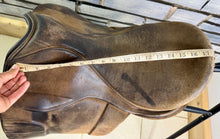 Load image into Gallery viewer, 18” MW Fylde Marjory Suede Show/Working Hunter Saddle -Brown- Suede Top