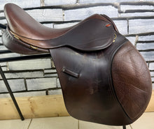 Load image into Gallery viewer, 17 1/2” Wide R&amp;R Ideal Event/Grandee Saddle - Brown