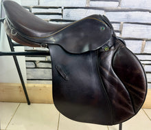 Load image into Gallery viewer, 17 1/2” 28 (MN) Stubben Siegfried C.S. Jump Saddle - Brown