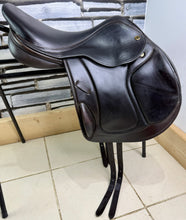 Load image into Gallery viewer, 17” MW Excelle/Walsall Riding English Monoflap Jump Saddle - Brown