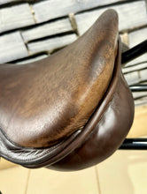 Load image into Gallery viewer, 17” Medium Ideal Grandee Jump/GP Saddle - Brown
