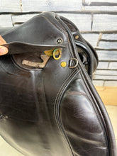 Load image into Gallery viewer, 17” Medium Morris &amp; Nolan Close Contact Jumping Saddle - Brown
