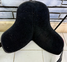 Load image into Gallery viewer, 15” Zain Tack Treeless Pony Saddle - Red/Black