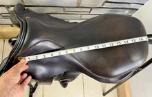 Load image into Gallery viewer, 17” MW Black Country Vinici Monoflap Jump Saddle - Brown - Flocked Close Contact