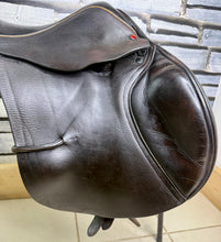 Load image into Gallery viewer, 17 1/2” MW Albion Kontrol Ultima Forward Flap Jump Saddle - Brown