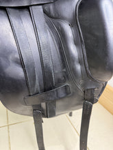 Load image into Gallery viewer, 17 1/2” MN Albion Ultima Dressage Saddle - Black