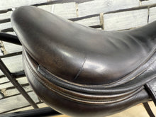 Load image into Gallery viewer, 17” Medium - MW Equipe Synergy Monoflap Jump Saddle - Black