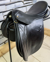 Load image into Gallery viewer, 17” Wide Farrington/Shires GP Saddle - Black