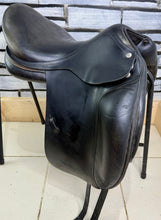 Load image into Gallery viewer, 17 1/2” MW Amerigo Classic Dressage Saddle - Black