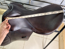 Load image into Gallery viewer, 17” Medium Kings Saddley VSD Saddle - Brown