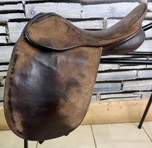 Load image into Gallery viewer, 15” Wide-XW Derby House English Show/Working Hunter Pony Saddle -Brown- Suede Top