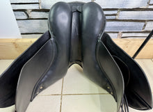Load image into Gallery viewer, 16 1/2” XXW Geoffrey Gibson English Cob GP Saddle - Black