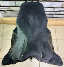 Load image into Gallery viewer, 17” XW Thorowgood Griffin Cob GP Saddle - Black - Extra Wide - Flat Tree - 4 Straps