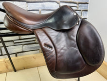 Load image into Gallery viewer, 17” MW Frank Baines Jump Saddle - Brown
