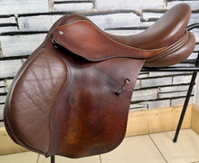 Load image into Gallery viewer, 17 1/2” Wide Loxley by Bliss GP Saddle - Brown