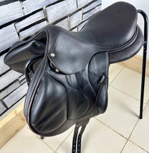 Load image into Gallery viewer, 17 1/2” MW Devoucoux Chiberta O Monoflap Jump Saddle - Brown