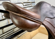 Load image into Gallery viewer, 17” MW Patrick Saddlery Jump Saddle - Brown