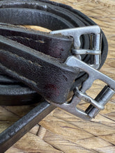 Load image into Gallery viewer, English Buffalo Leather Traditional Hunting Stirrup Leathers