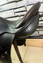 Load image into Gallery viewer, 17 1/2” Wide Albion Selecta WH/GP/Jump Saddle - Brown