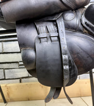 Load image into Gallery viewer, 17 1/2” MW Albion Kontrol Ultima Forward Flap Jump Saddle - Brown