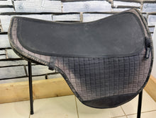 Load image into Gallery viewer, Size 2 Barefoot Cheyenne Treeless Leather GP Saddle - with Pads &amp; Girth - Black - Cob