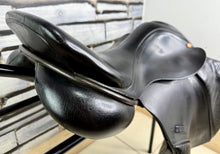Load image into Gallery viewer, 17” MW Albion K2 Jump Saddle - Black