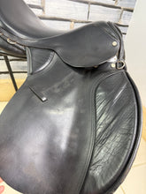 Load image into Gallery viewer, 17 1/2” XW M&amp;J Saddlery English GP Cob Saddle - Black