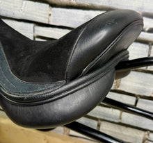 Load image into Gallery viewer, 18” J&amp;M Suede Top English Polo Saddle - Black