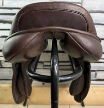 Load image into Gallery viewer, 17 1/2” MW Winners Circle Jump Saddle - Brown