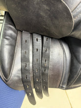 Load image into Gallery viewer, 17 1/2” Medium Black Country Event/GP Saddle - Black