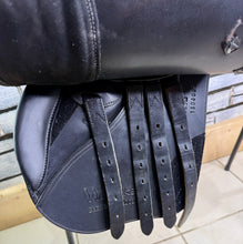 Load image into Gallery viewer, 16 1/2” Changeable Gullet (Medium) Whitaker Barnsley Pony Jumping Saddle - Black