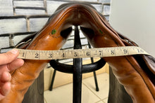 Load image into Gallery viewer, 17 1/2” MW English Jump Saddle - Brown/Tan