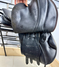 Load image into Gallery viewer, 16 1/2” MW Stubben Juventus Jump Saddle - Black