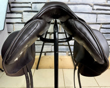 Load image into Gallery viewer, 17” Medium Albion K3 MonoFlap Jump Saddle - Brown