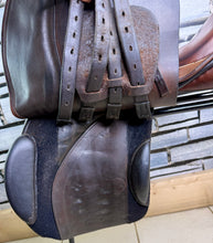Load image into Gallery viewer, 17” Wide Hampton Grandee Jump/GP Saddle - Brown
