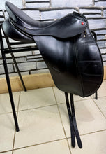 Load image into Gallery viewer, 17 1/2” Medium Albion SL Dressage Saddle - Black - Big Blocks